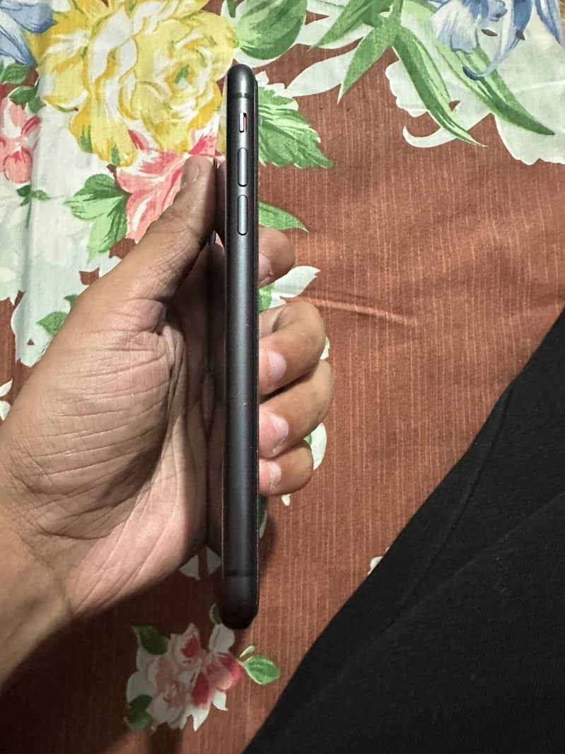 Apple iPhone 11 3