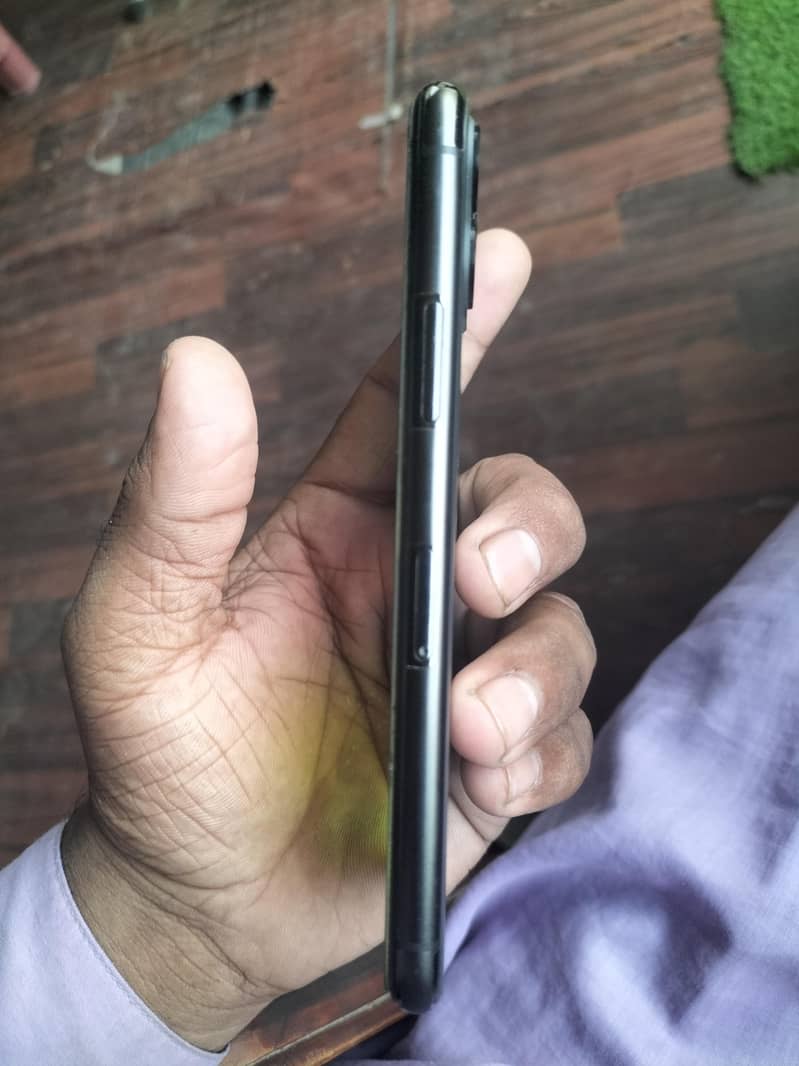 Apple iPhone 11 Pro 2