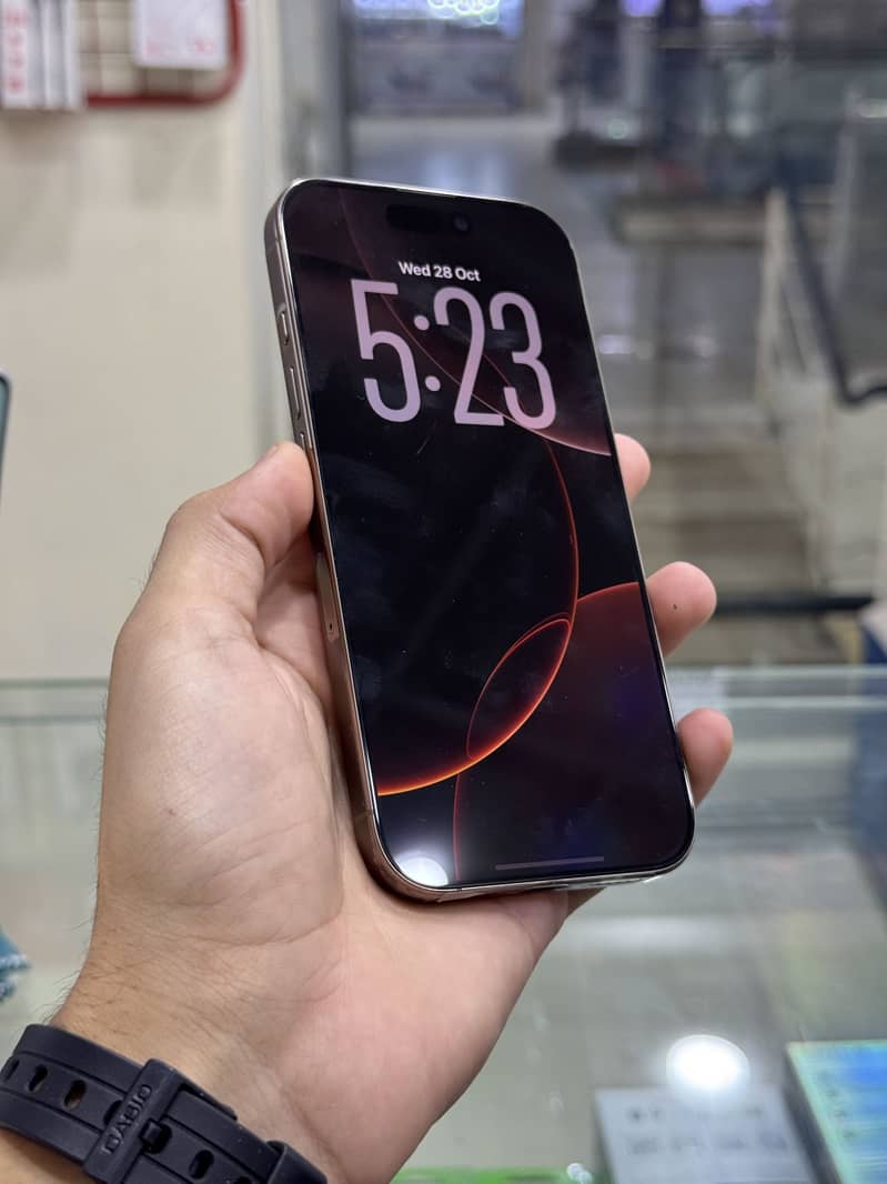 Apple iPhone 16 Pro 2