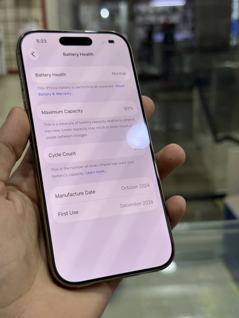 Apple iPhone 16 Pro 3