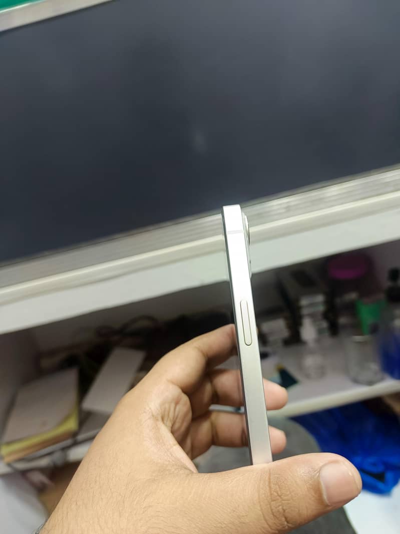 Apple iPhone 13 1