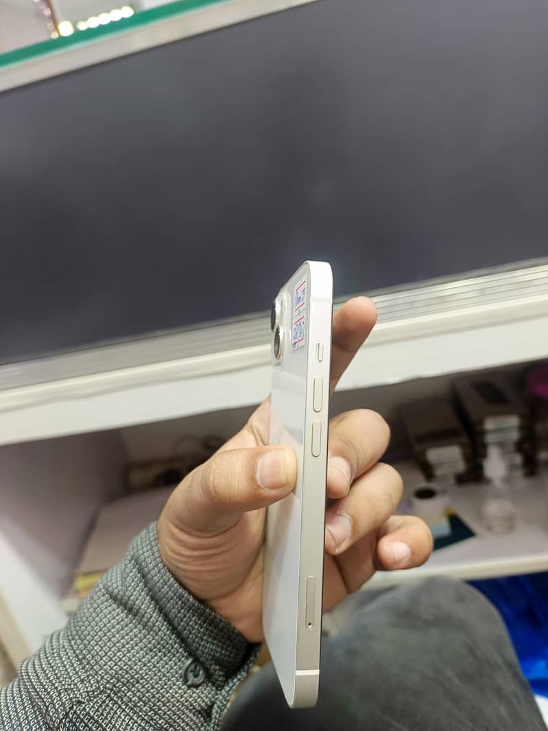 Apple iPhone 13 4