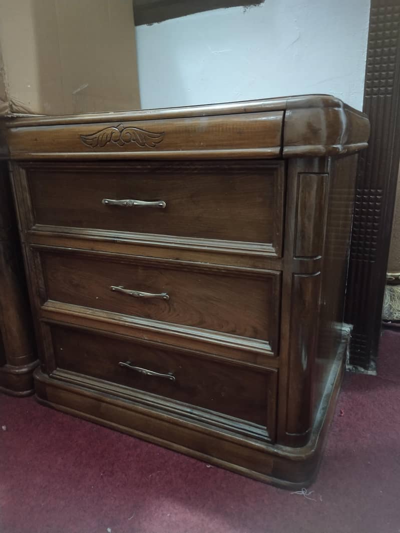 dressing table and two side tables 1