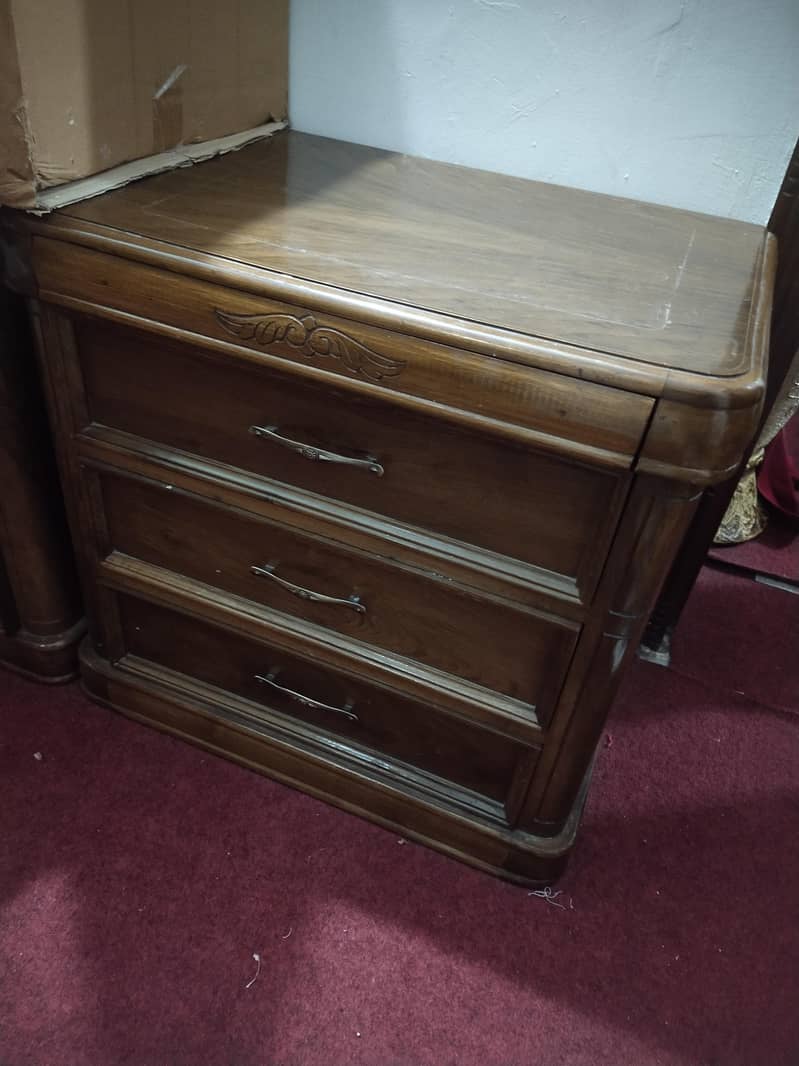 dressing table and two side tables 2