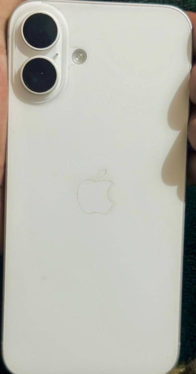 Apple iPhone 16 Plus 0