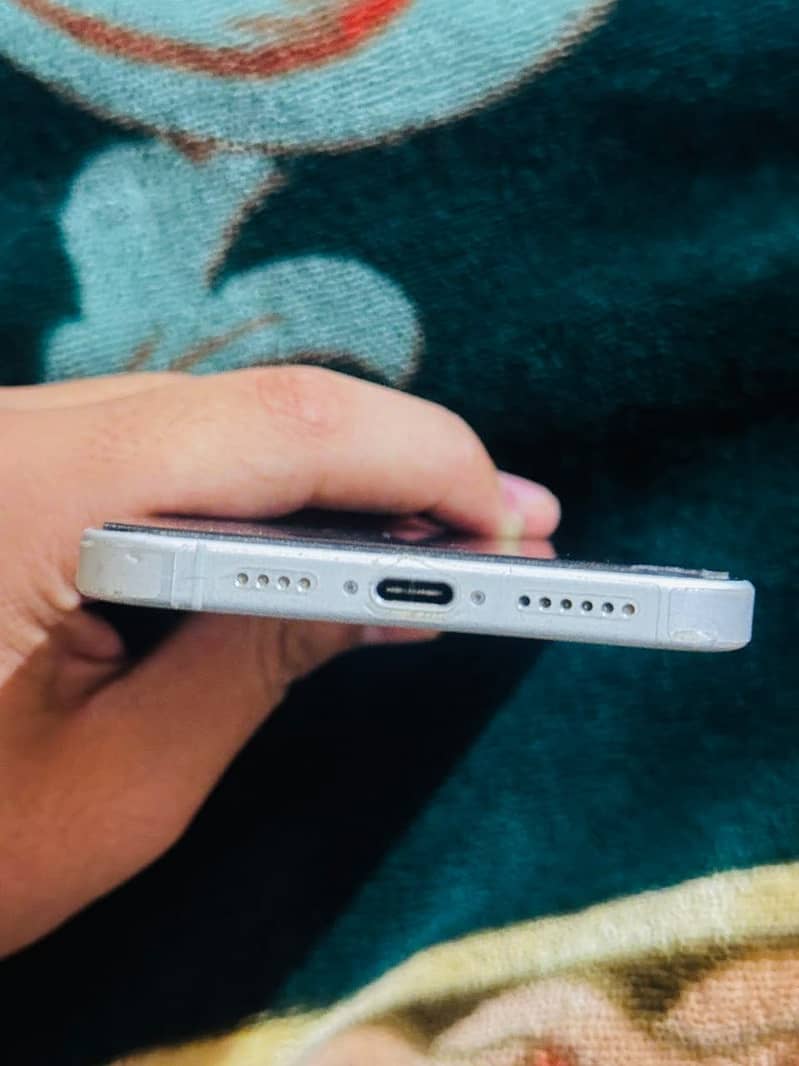 Apple iPhone 16 Plus 4