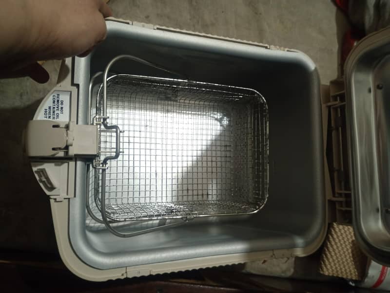 Morphy Richards Deep Fryer 2