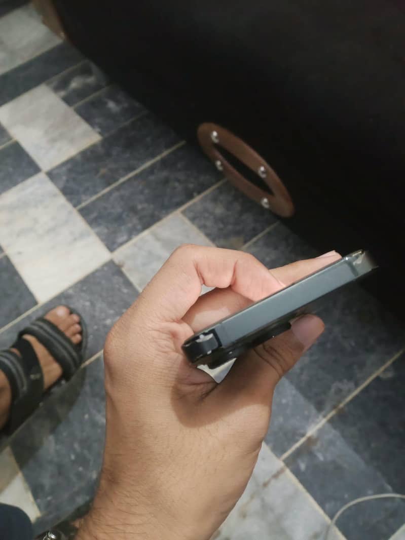 Apple iPhone 13 Pro 2