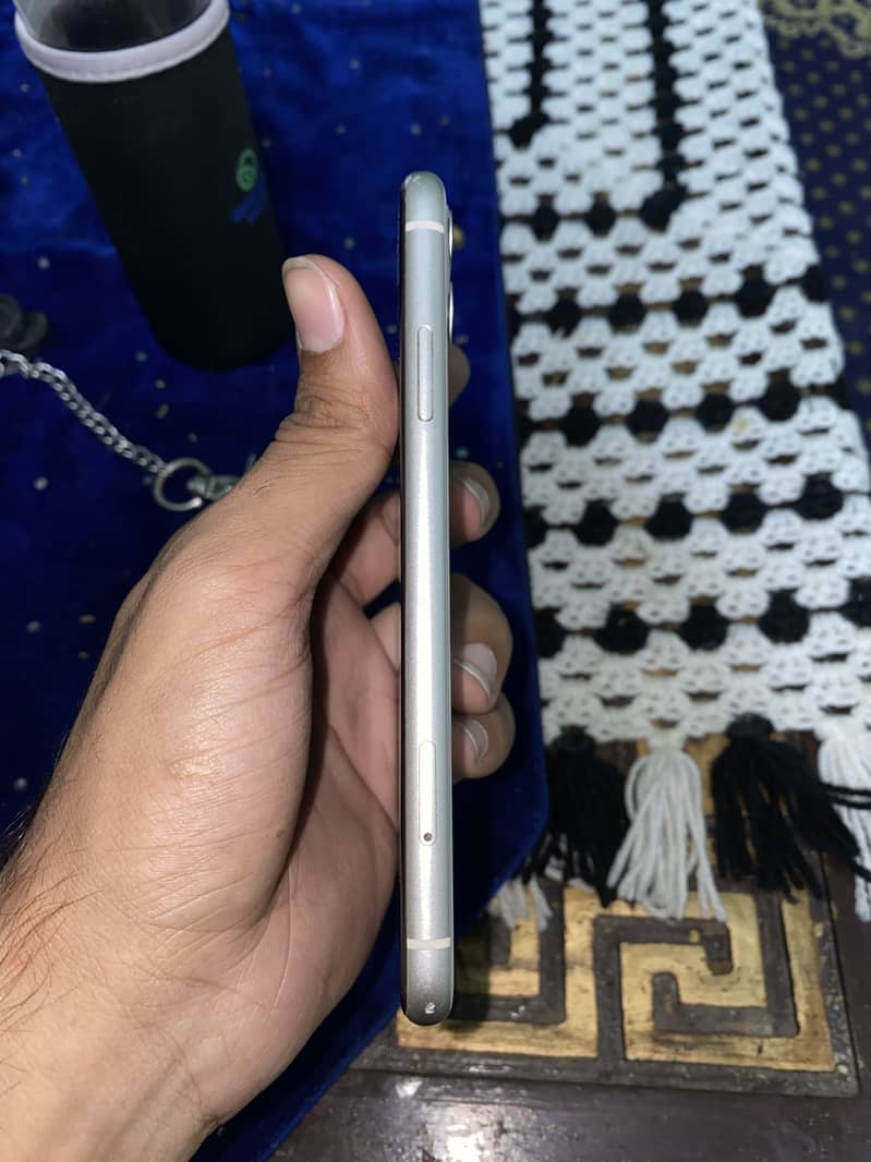 Apple iPhone 11 7