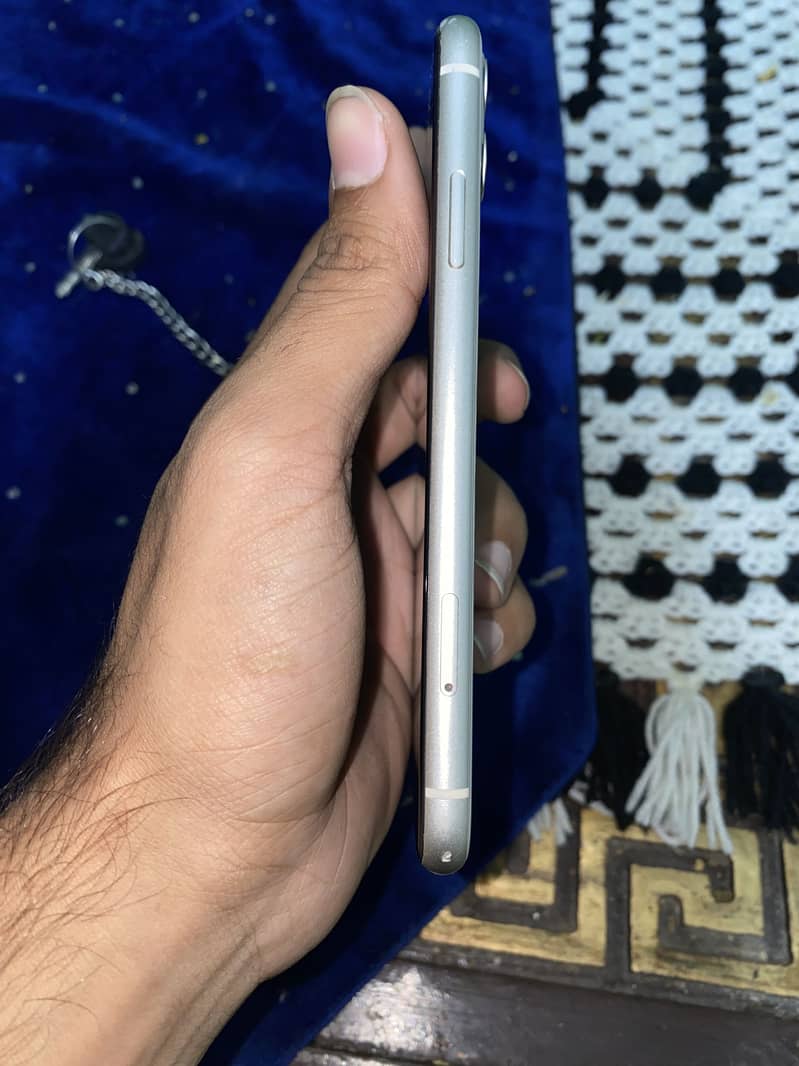 Apple iPhone 11 9