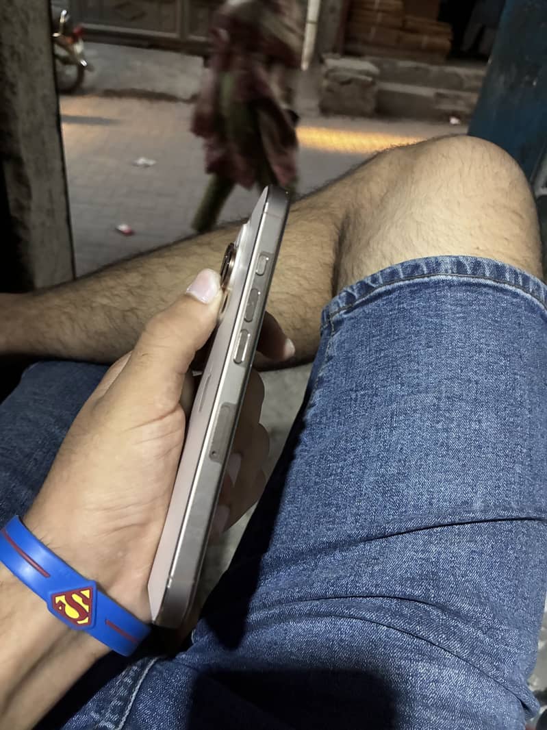 Apple iPhone 16 Pro 2