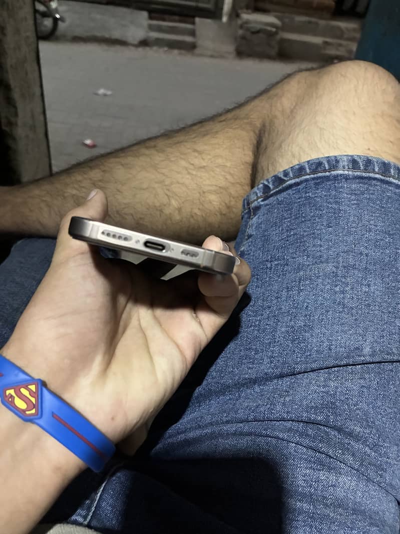 Apple iPhone 16 Pro 4