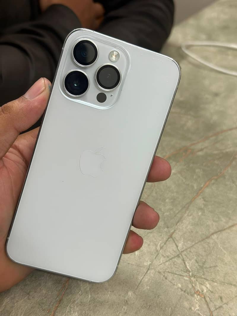 Apple iPhone 14 Pro Max 0