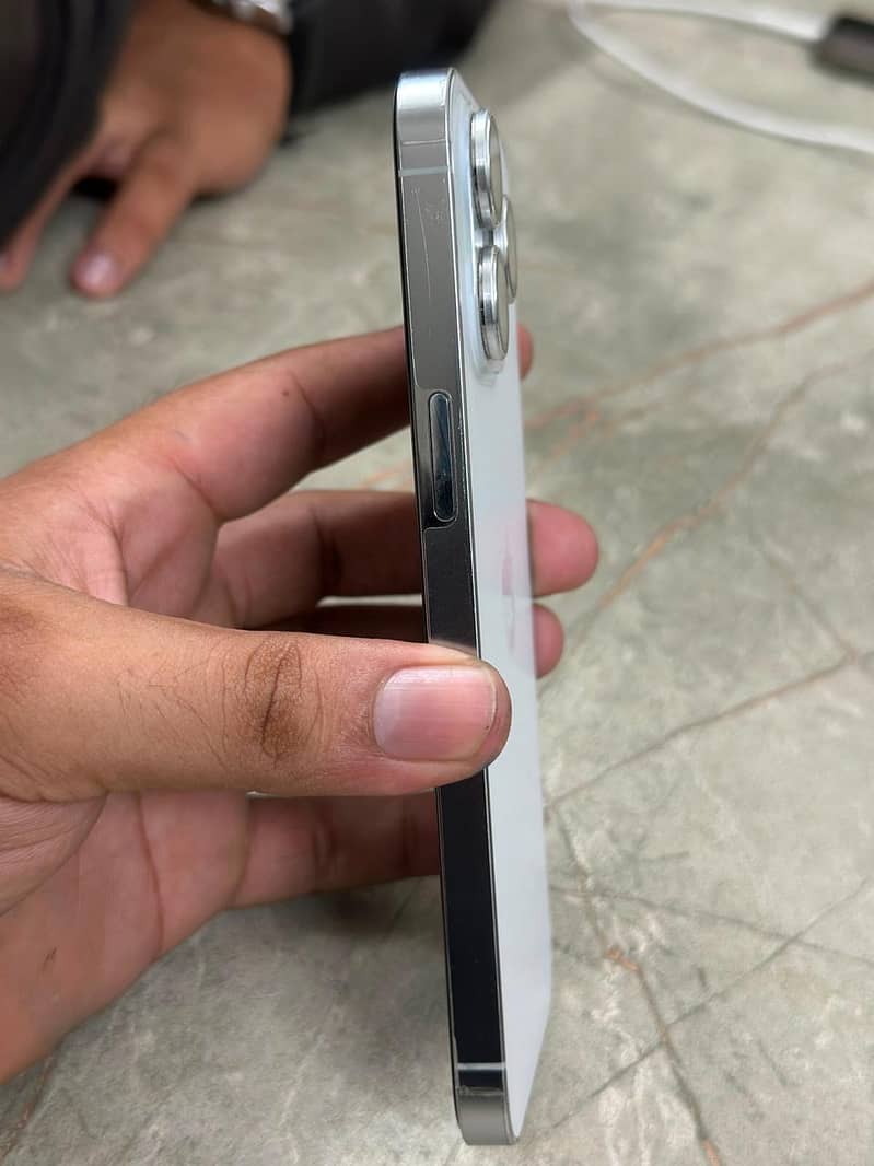 Apple iPhone 14 Pro Max 5