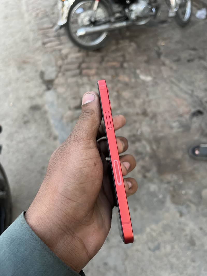 Apple iPhone 12 4