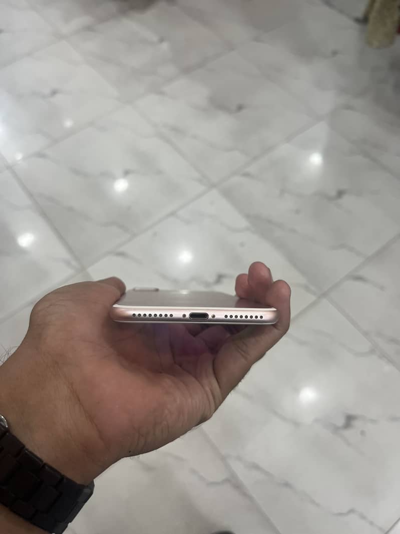 Apple iPhone 7 Plus 2