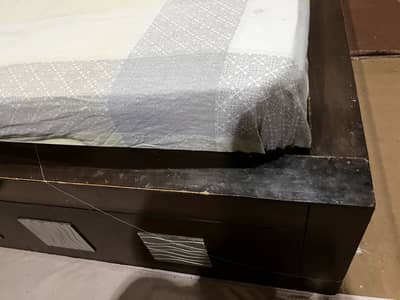 Queen size double bed 6 feet by 6.5 feet