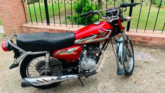 Hond 125 cgurjant for sall model 2016 Lahore nambir call n 03246821459