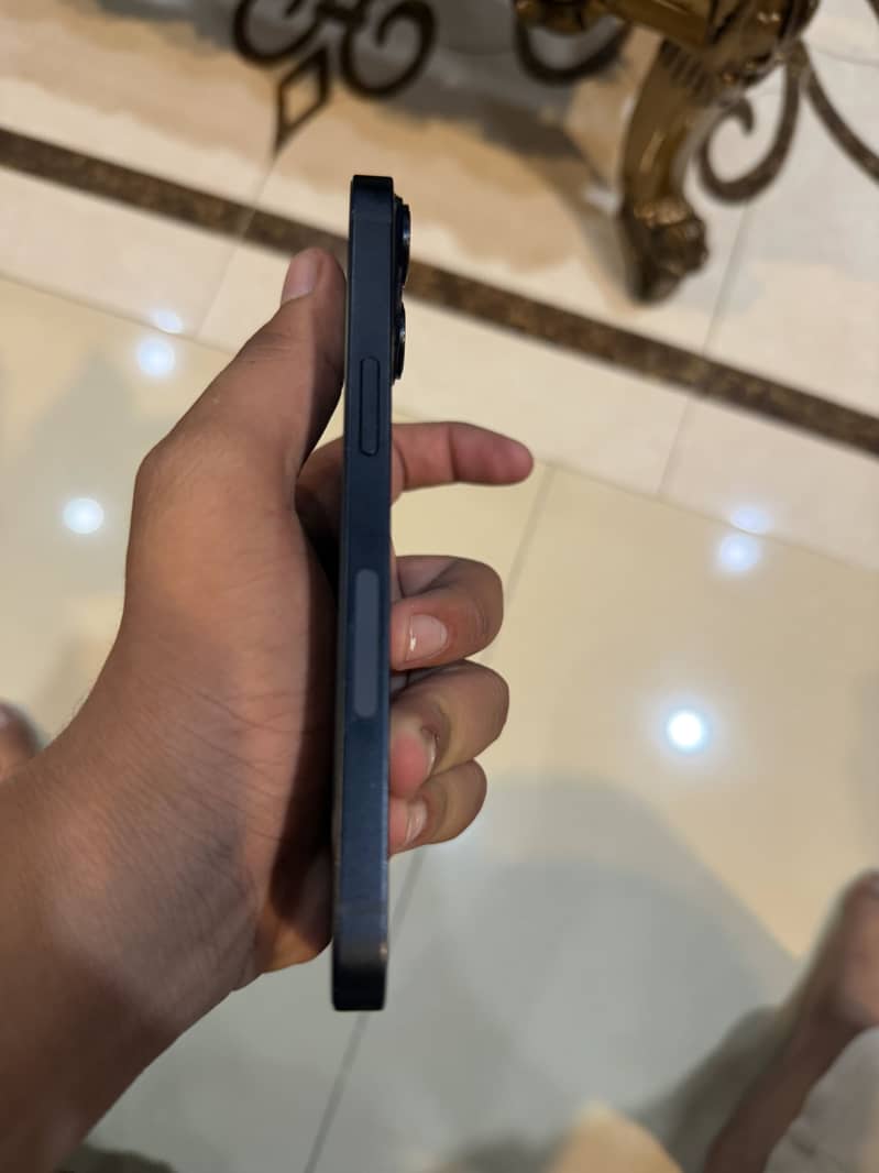 Apple iPhone 14 3