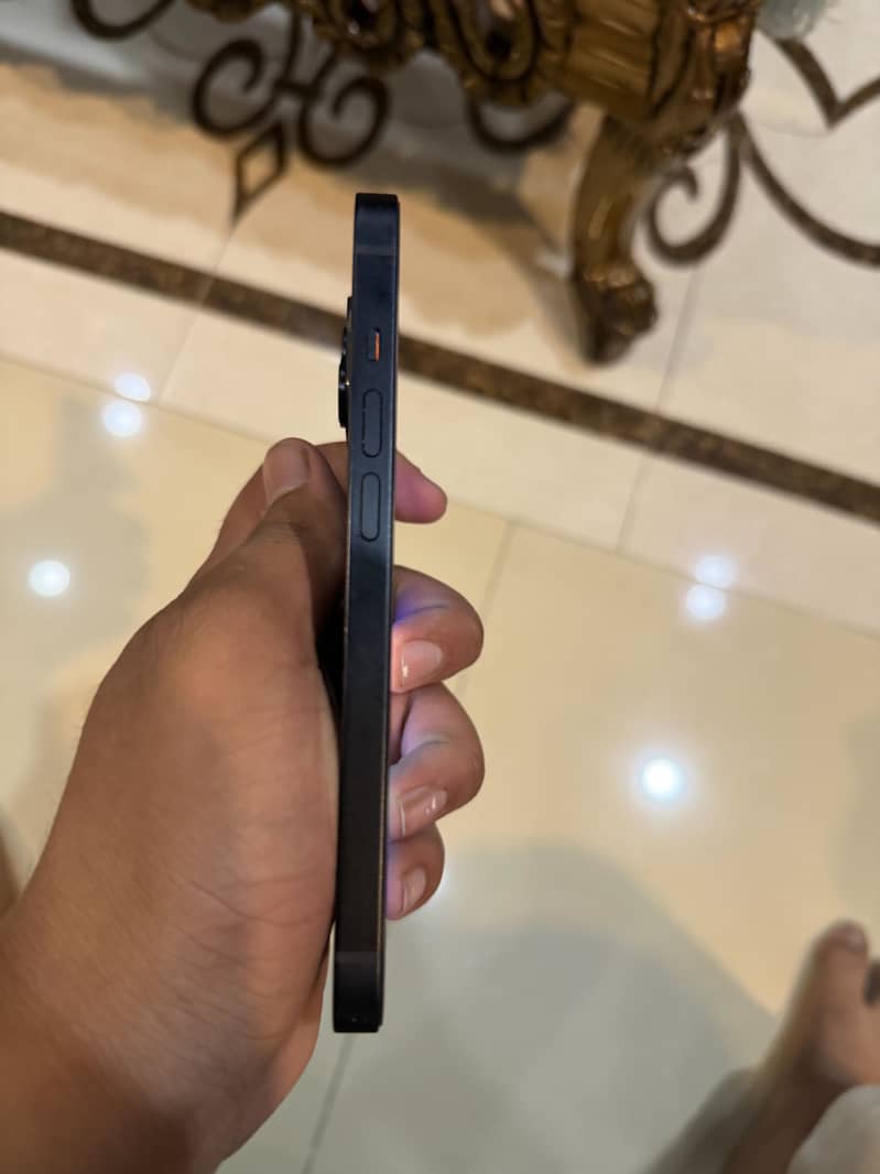 Apple iPhone 14 4