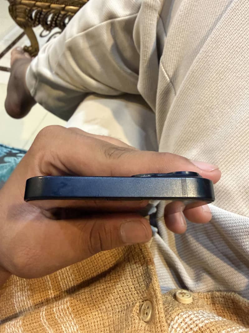 Apple iPhone 14 13