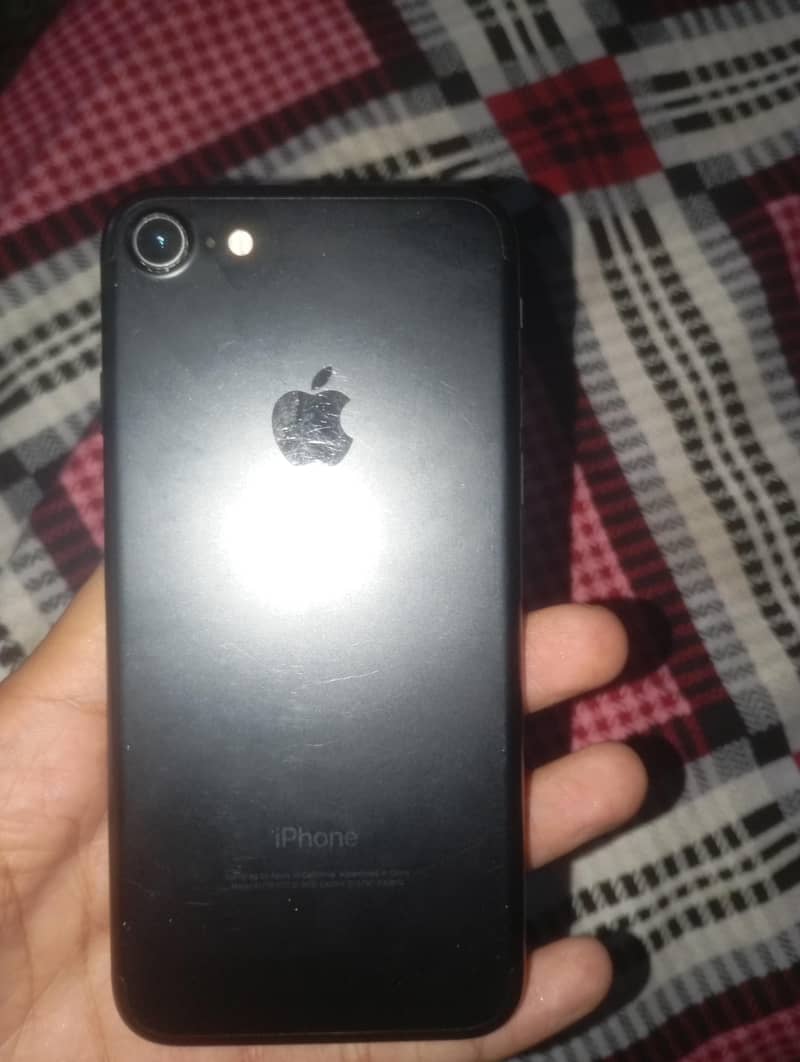 Apple iPhone 7 0