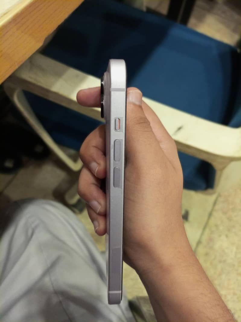 Apple iPhone 14 3