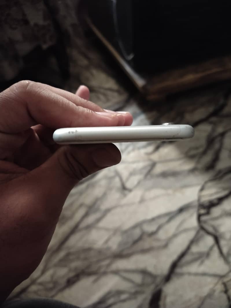 Apple iPhone 6S 4