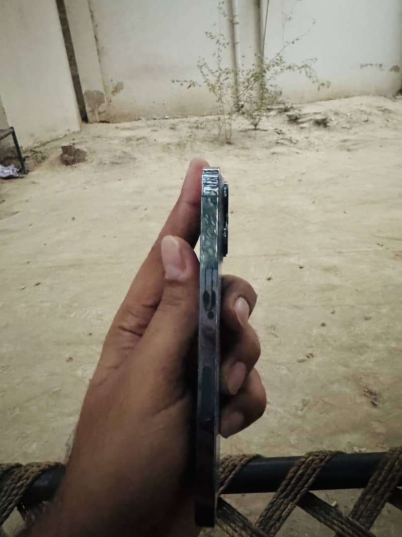 Apple iPhone 13 Pro 2