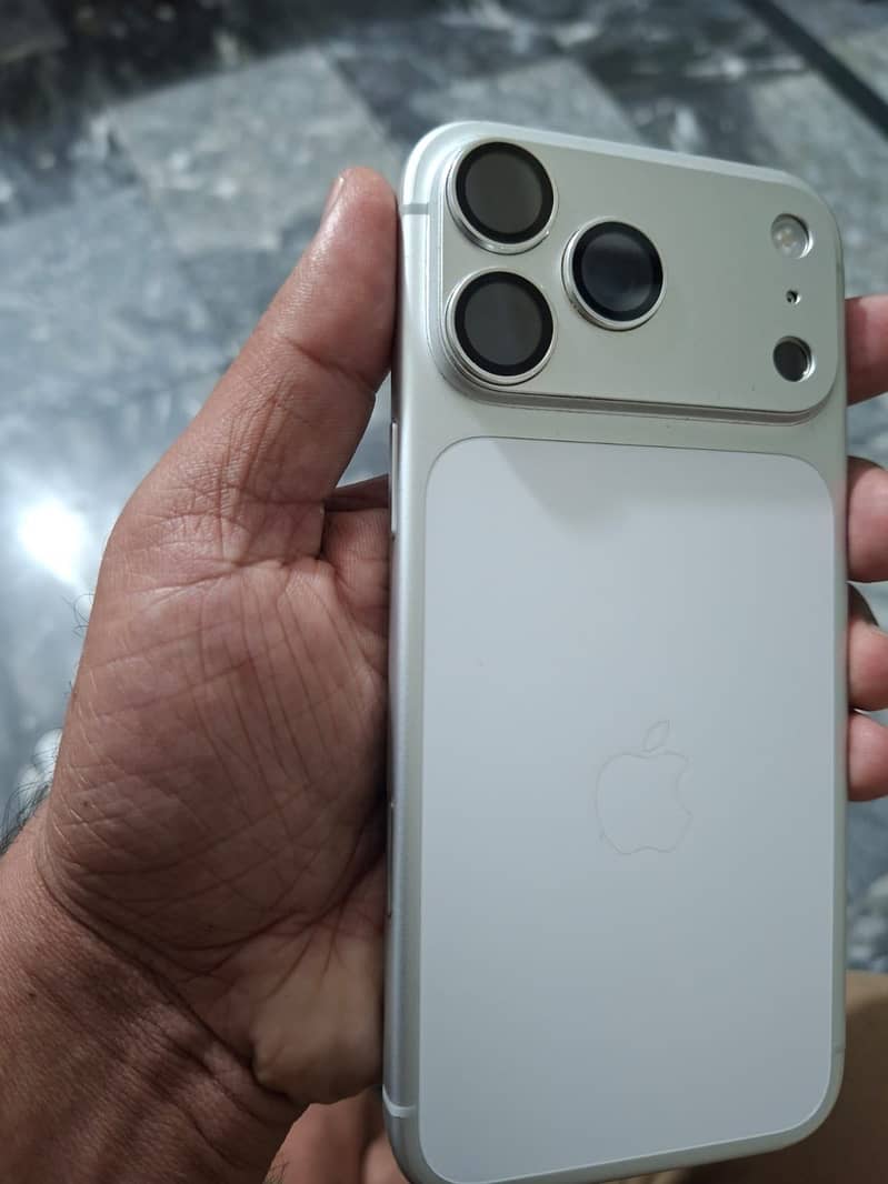 Apple iPhone 17 Pro Max 2