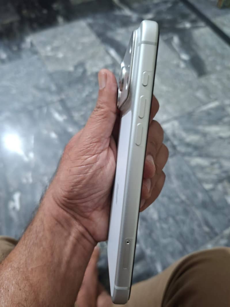 Apple iPhone 17 Pro Max 4