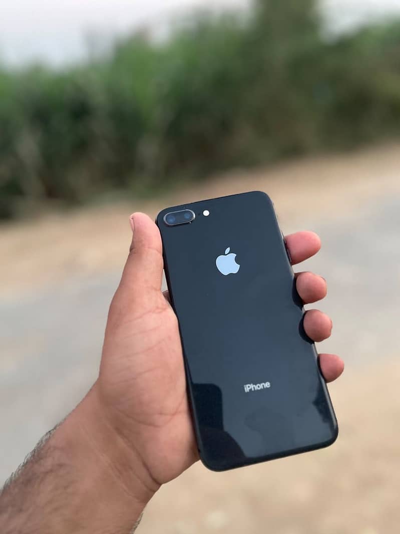 Apple iPhone 8 Plus 0
