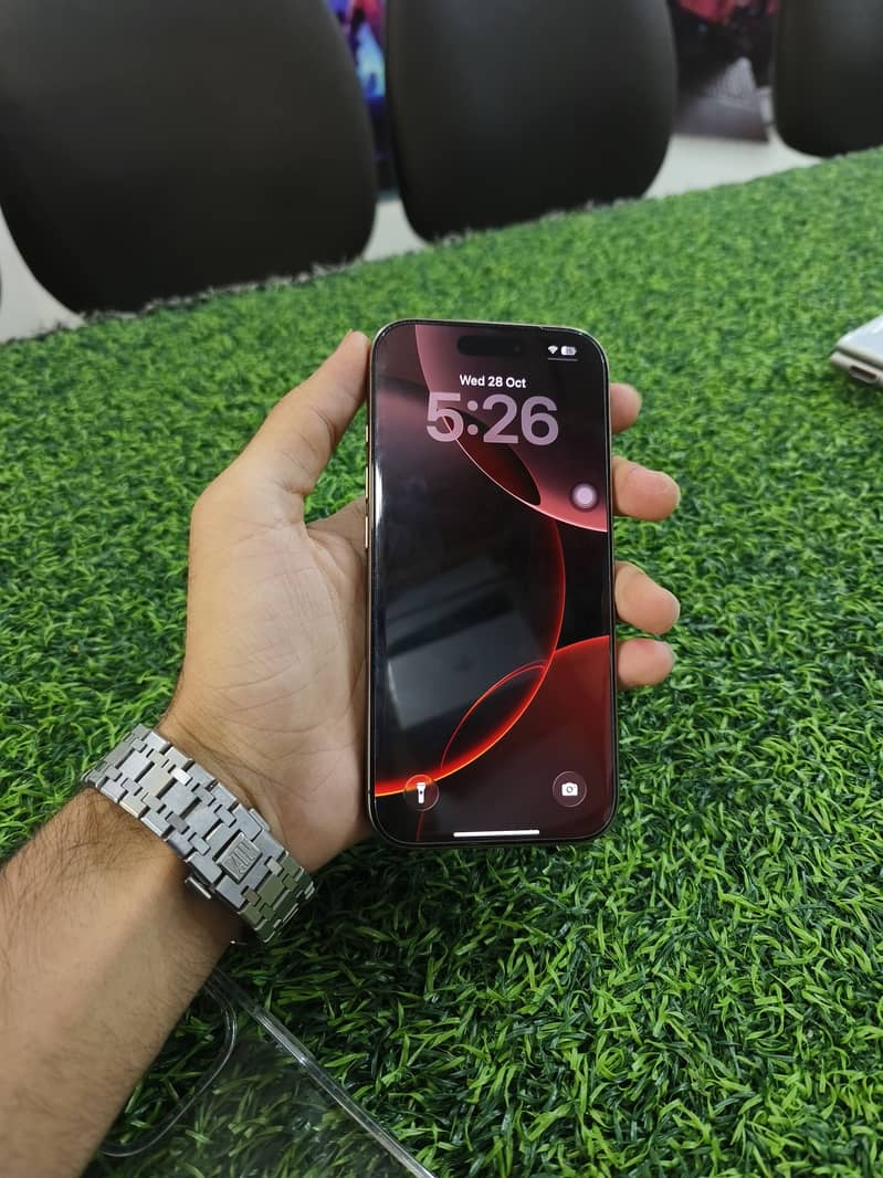Apple iPhone 16 Pro 0