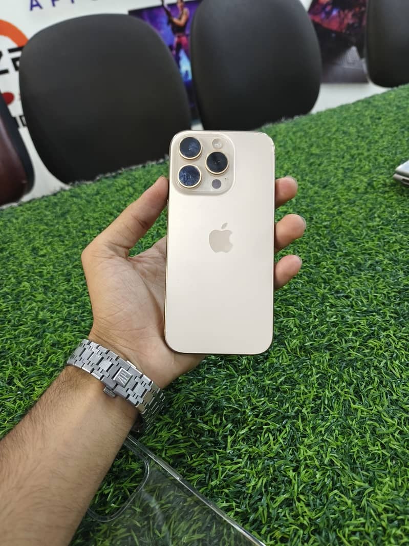 Apple iPhone 16 Pro 3