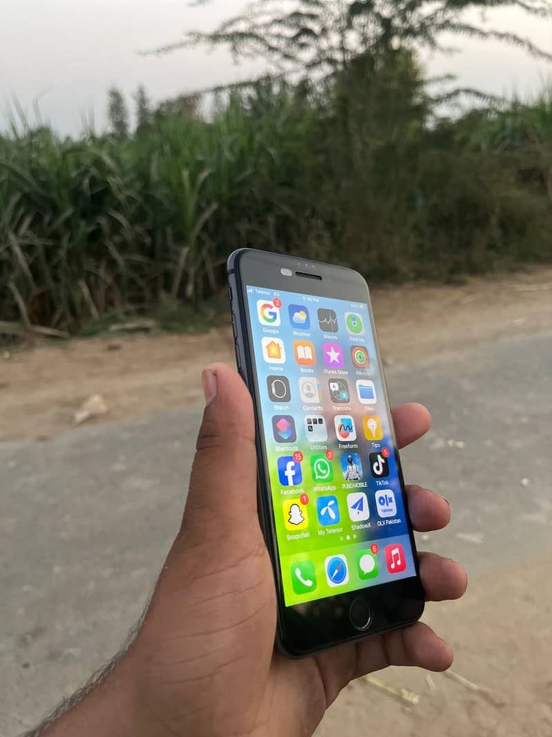 Apple iPhone 8 Plus 3