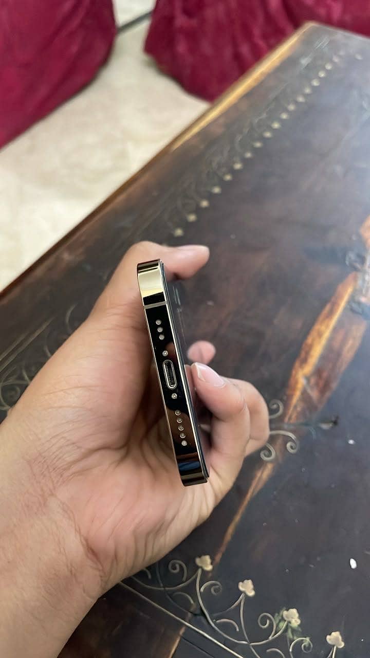 Apple iPhone 13 Pro 2