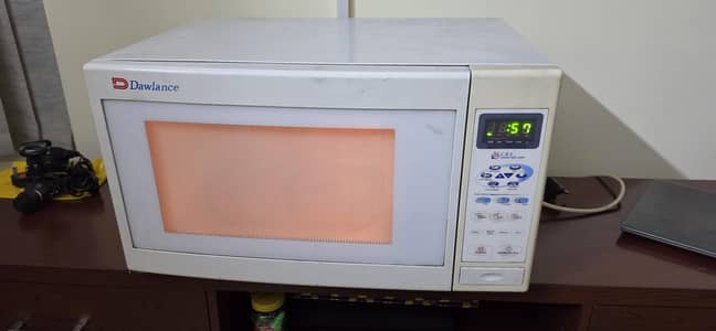 Dawlence Microwave Oven 46Liters - Good Condition