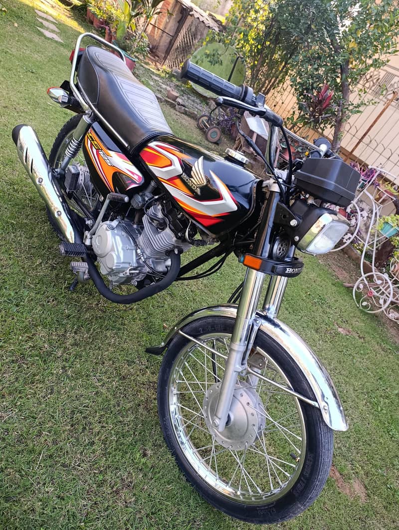 2022 Model black Colour mint condition 0