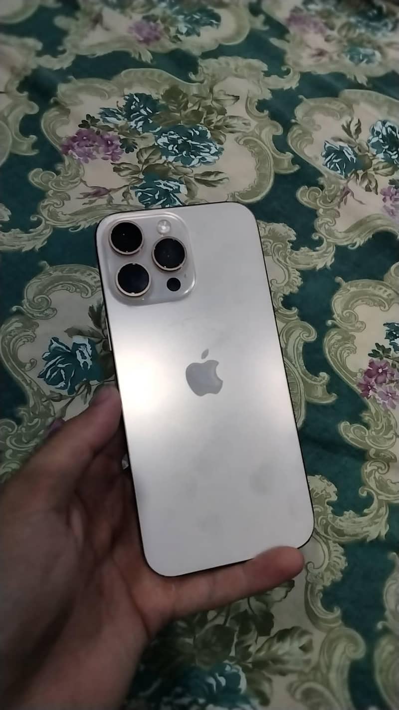 Apple iPhone 16 Pro Max 0