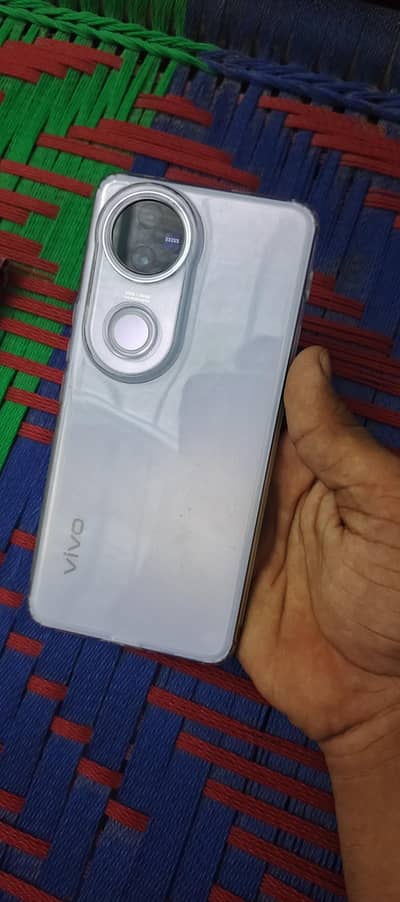 Vivo V50