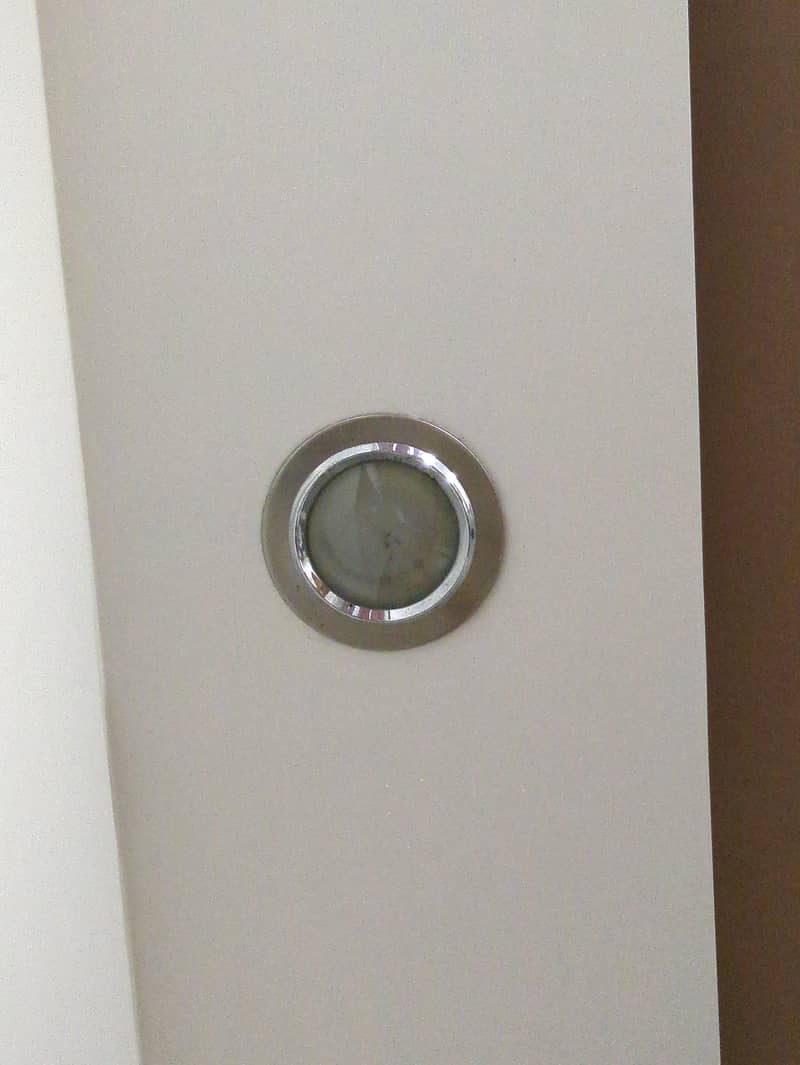 14 ceiling light with yellow light bulbs 0