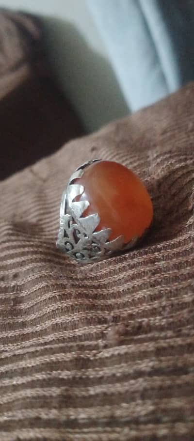 chandi ki original anguthi hai or  original stone hakik