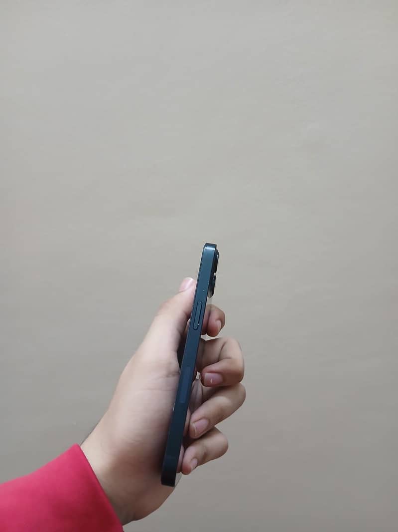 Apple iPhone 13 2