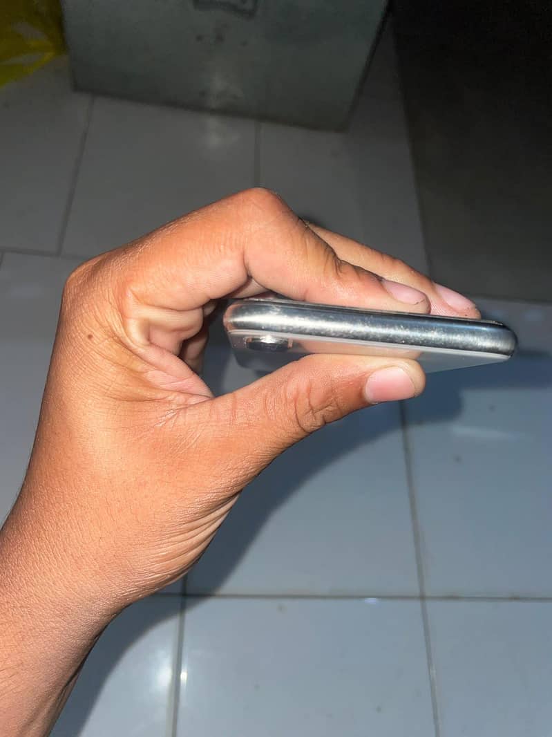 Apple iPhone X 3