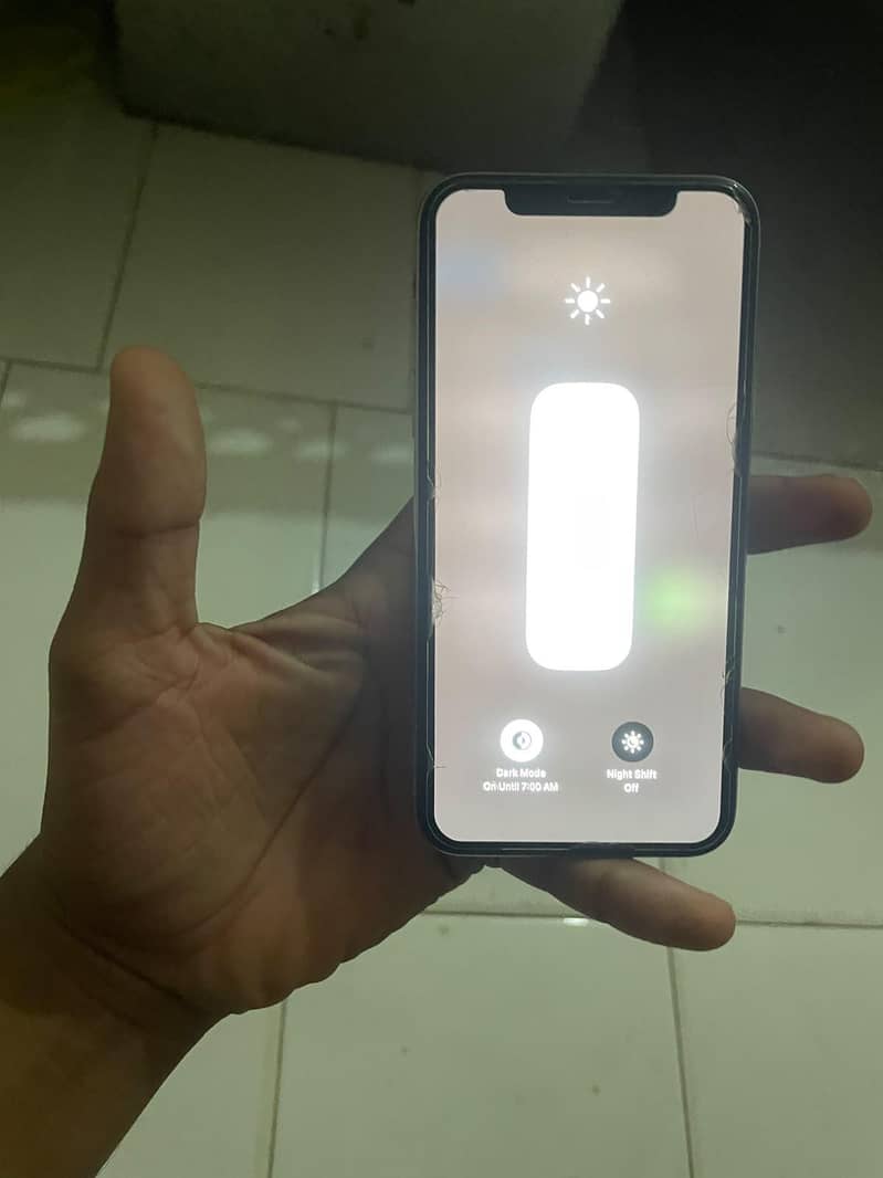 Apple iPhone X 4