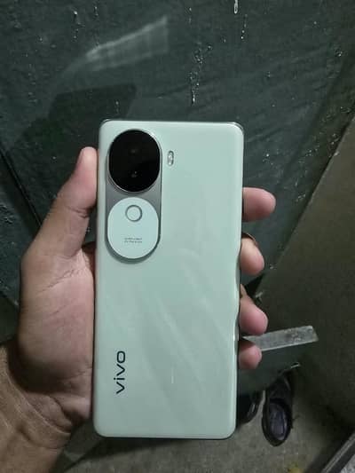 Vivo V40e