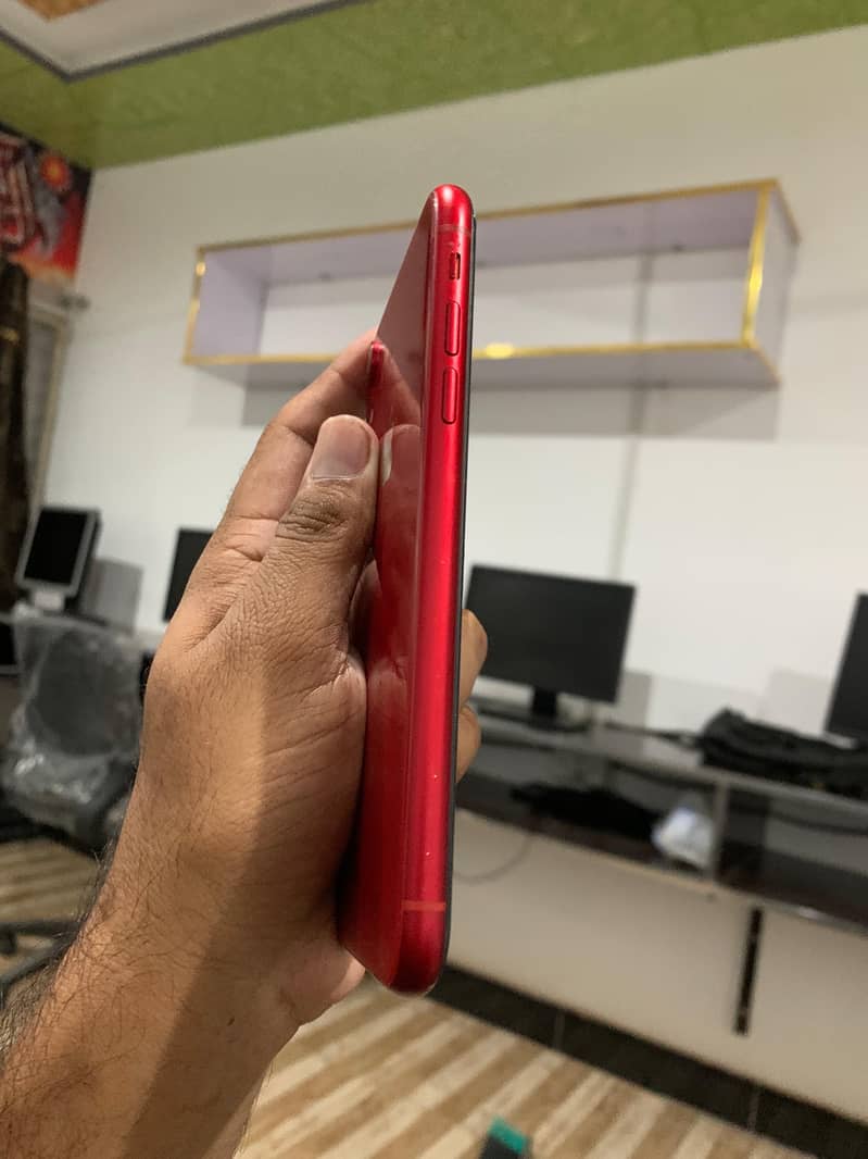 Apple iPhone XRb 0
