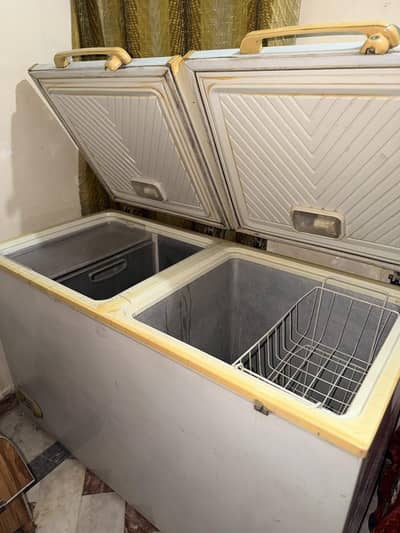 Double Door Chest Deep Freezer waves