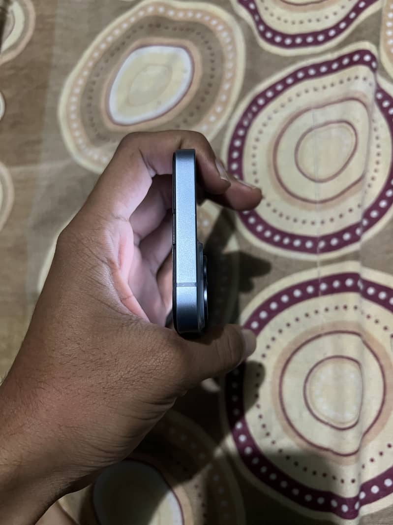 Apple iPhone 14 3