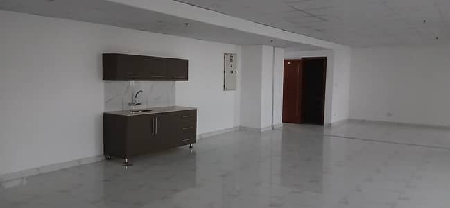 Premier Destination Gulberg Office 1350 Square Feet Available Office For Rent